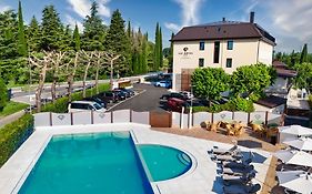 Ile Hotel